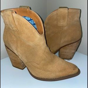 Dingo boots size 9